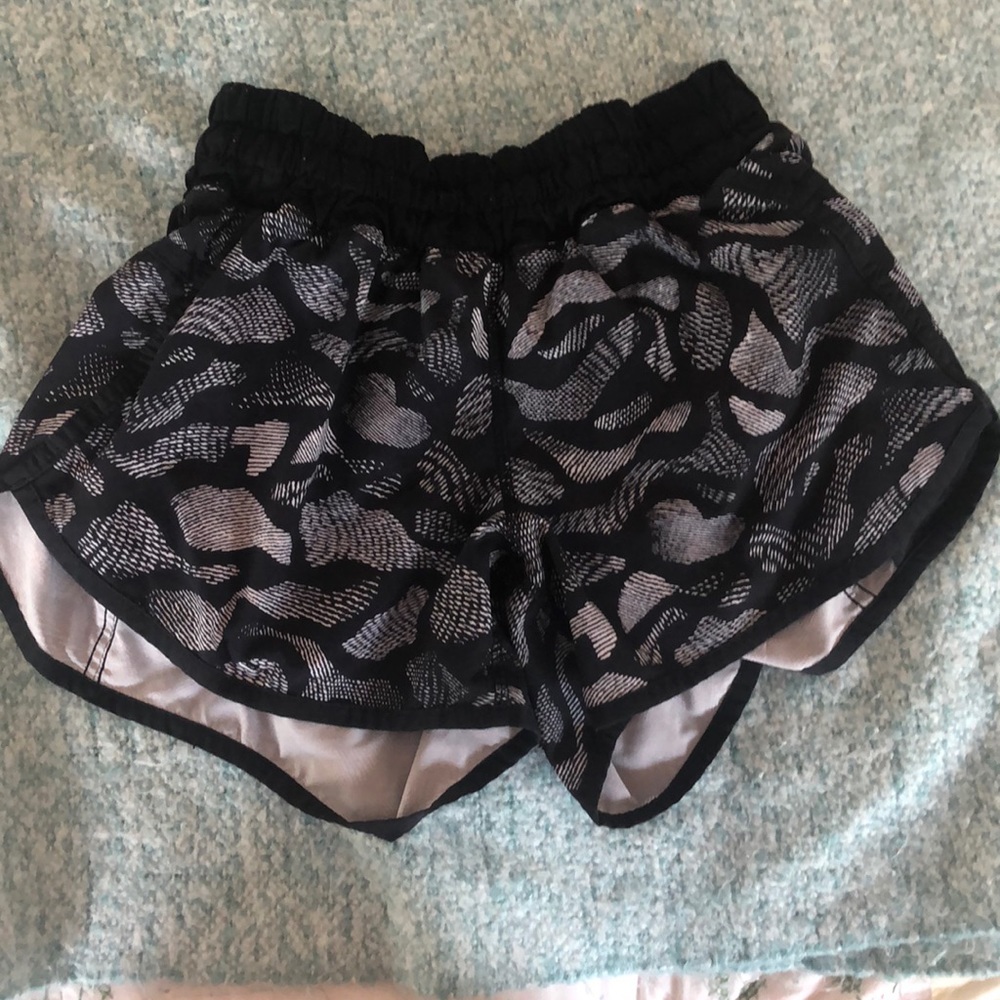 Lululemon black and white shorts